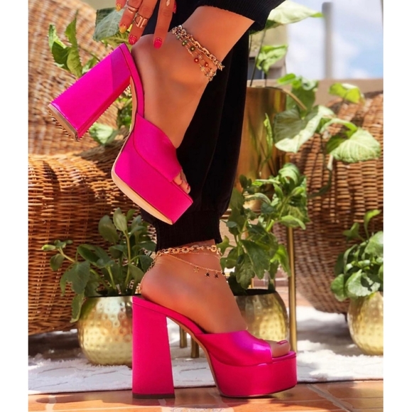 Dolls Kill Shoes - Pink 𝑺𝒂𝒕𝒊𝒏 𝑷𝒍𝒂𝒕𝒇𝒐𝒓𝒎